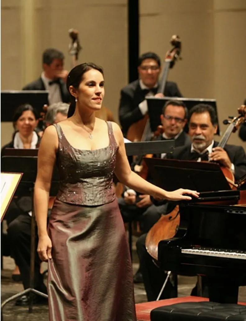 Anaïs Crestin, Con orquesta