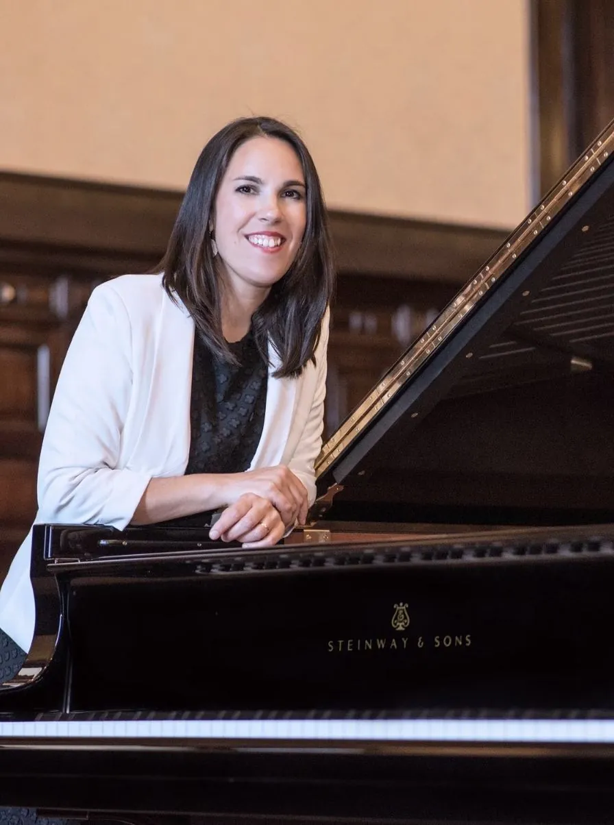 Anaïs Crestin au piano Steinway