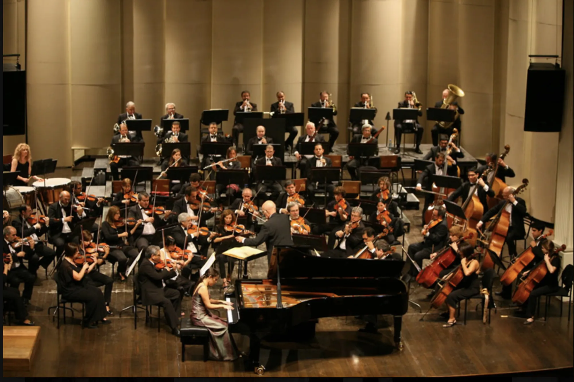 Anaïs Crestin, Solista con orquesta